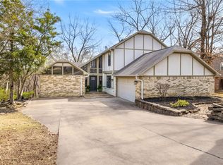 627 N Rockcliff Rd, Fayetteville, AR 72701