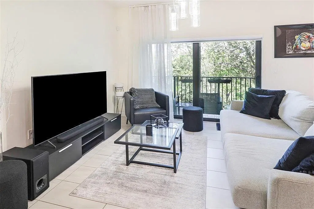 3 bed, 3.0 bath, 1534 sqft, $4,000 — Photo 4