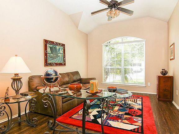 4th image of 9614 Blue Bonnet Dr