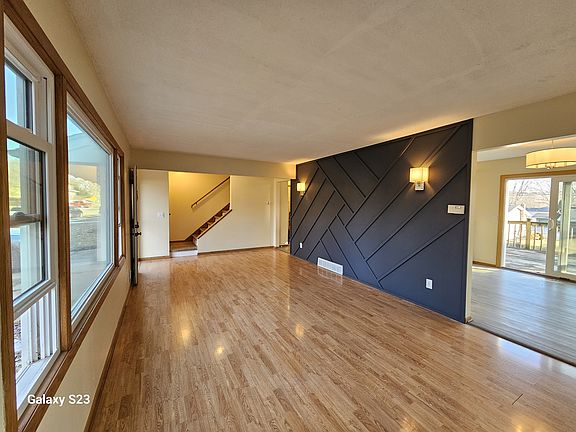 3rd image of 2408 22nd St NW