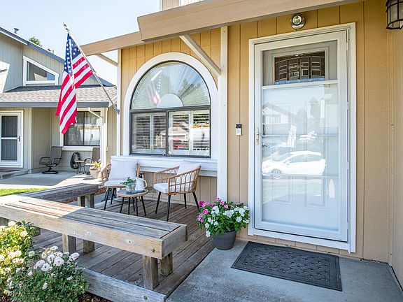 2nd image of 7414 Monique Pl