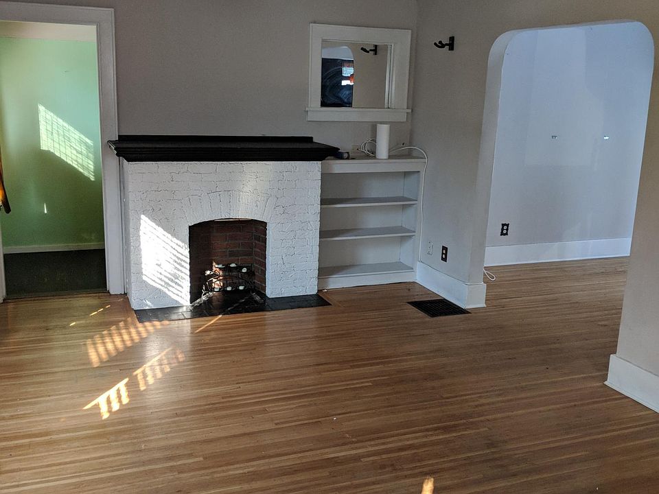 2nd image of 28 Colebourne Rd