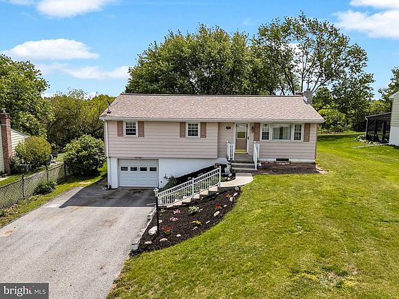 3rd image of 135 Hemler Dr