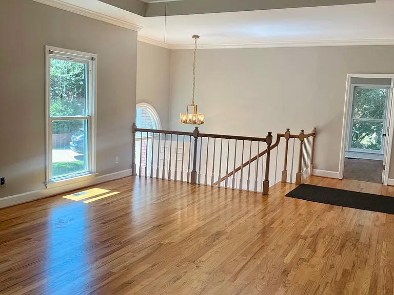 601 Southdale Cir — Photo 5