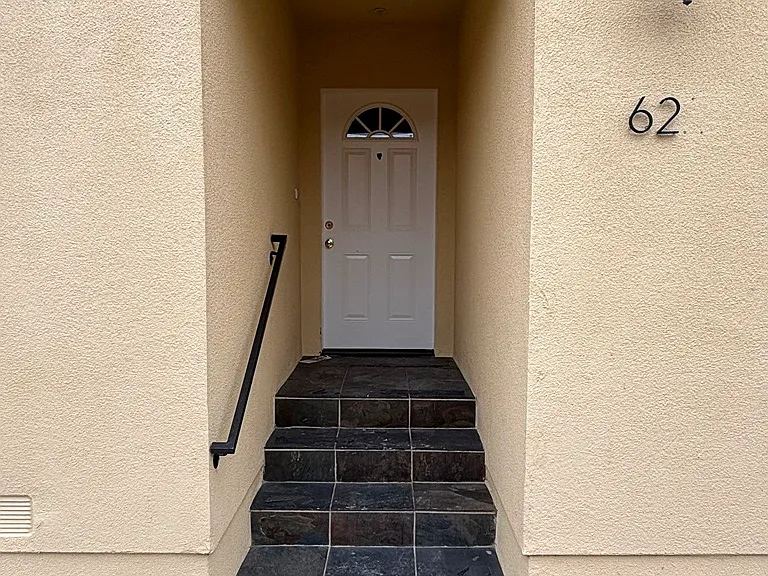 622 E 76th Pl — Photo 2