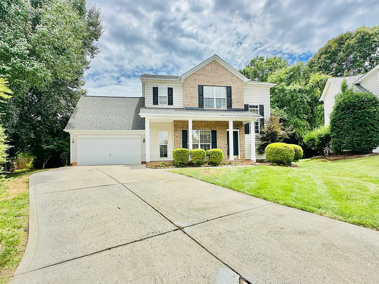 4 bed, 2.5 bath, 2710 sqft, $2,650 — Photo 2