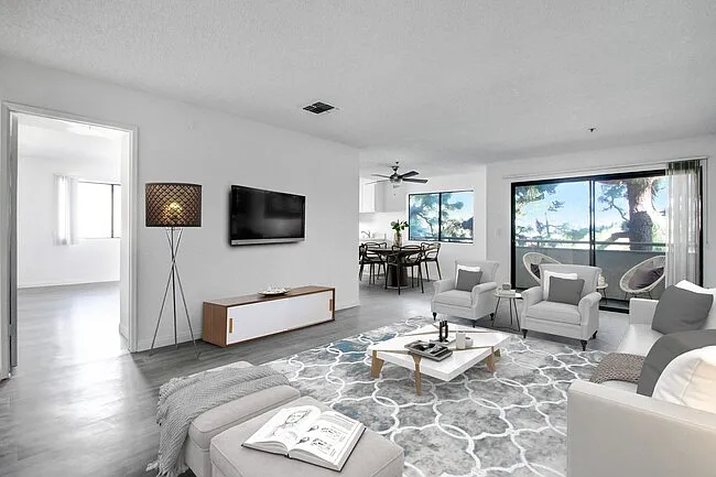 Encino Majestic — Photo 3
