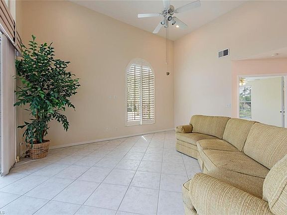 3rd image of 1550 Clermont Dr #E-202