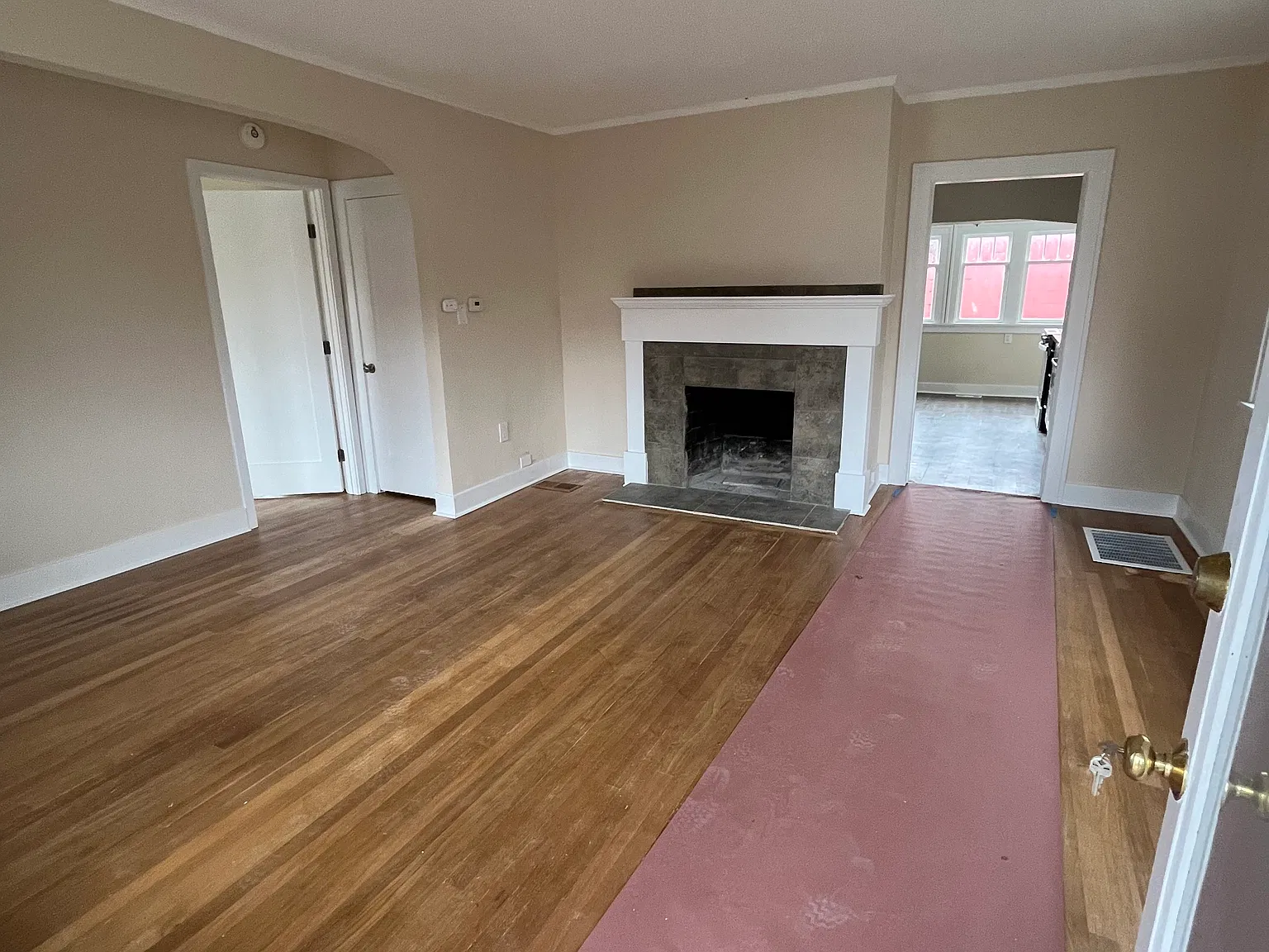 4 bed, 1100 sqft, $2,550 — Photo 4