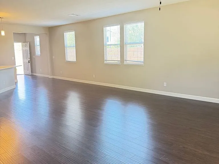 706 Topocoba St — Photo 2
