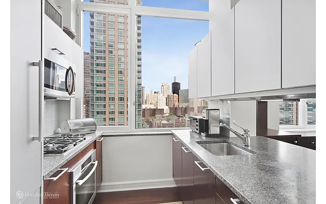 Rented by Douglas Elliman | media 17