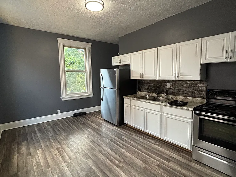 843 Fairbanks Ave — Photo 7