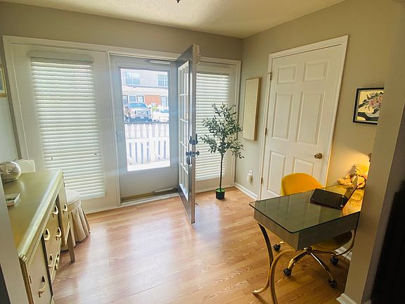 4th image of 2003 Westgate Cir Unit 2003