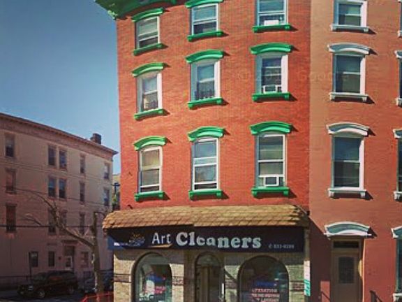 3rd image of 900 Park Ave