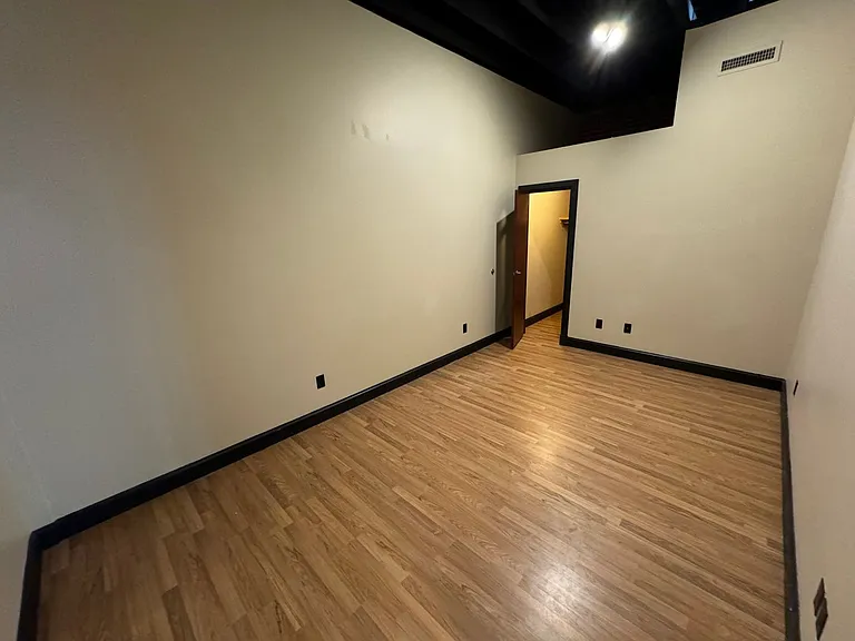 431 W Walnut St #B — Photo 17