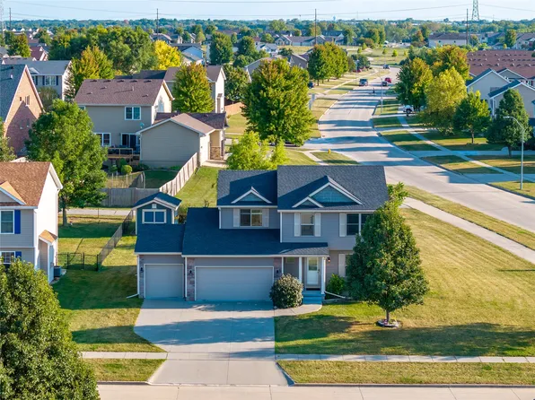 10532 Stonebridge Dr, Johnston, IA 50131