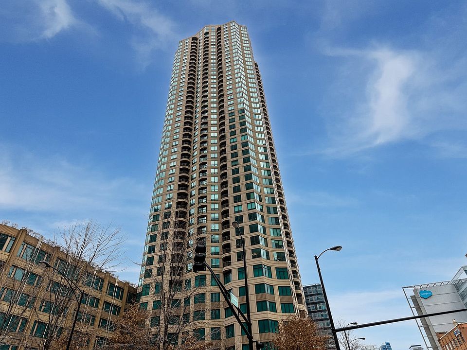 1st image of 400 N La Salle Dr APT 803