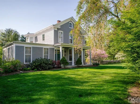 165 N Main St, Cranbury, NJ 08512