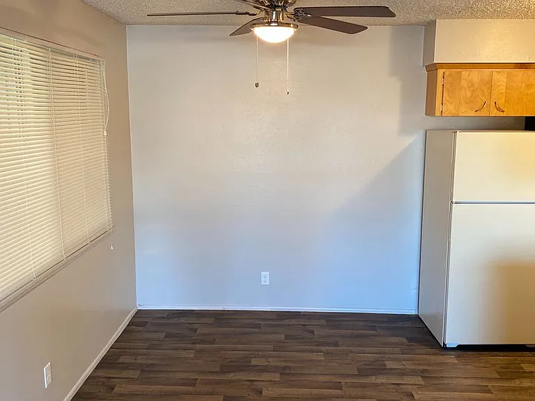 401 S Holly St — Photo 37