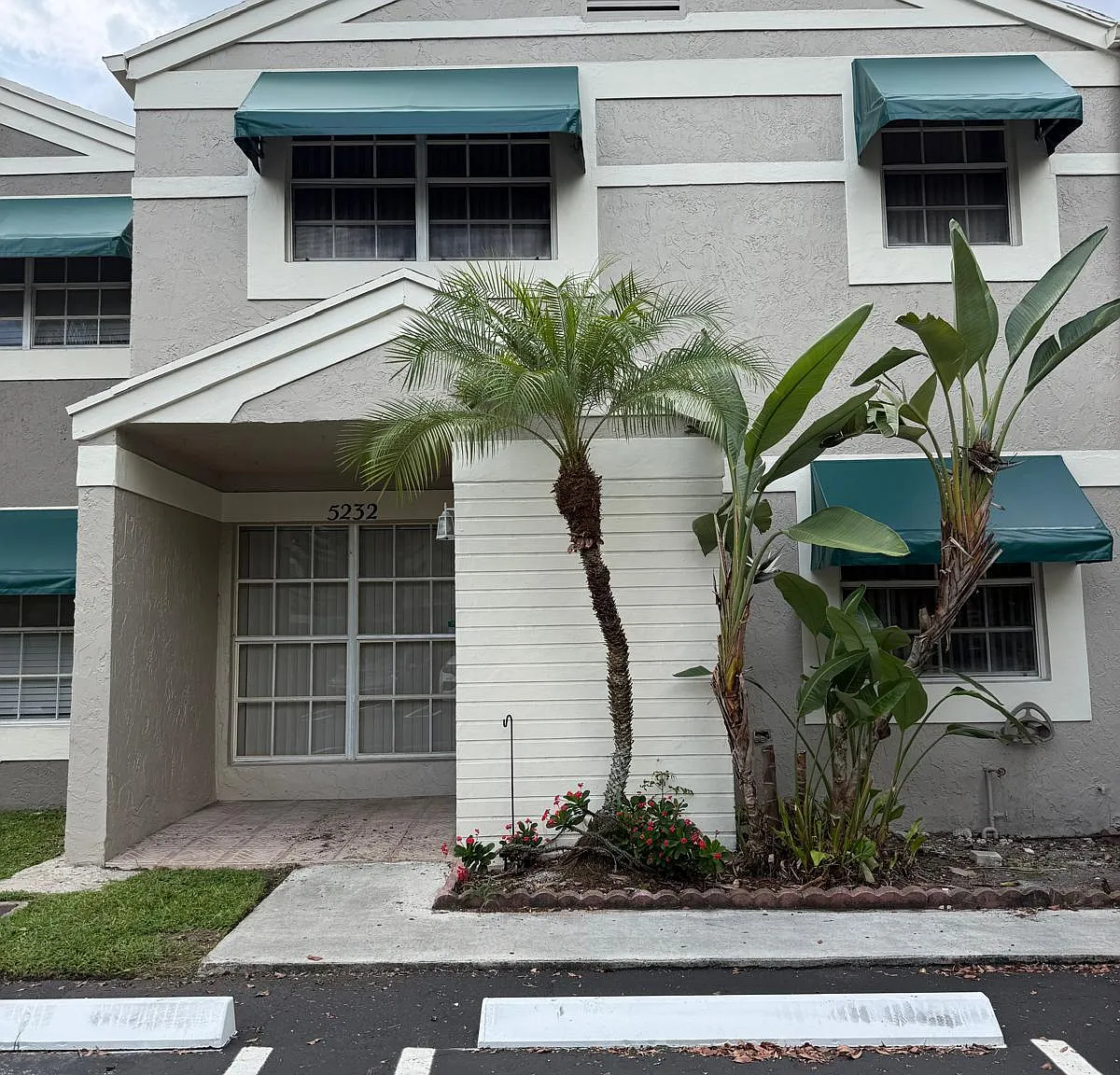 3 bed, 2.5 bath, 1302 sqft, $3,100 — Photo 1
