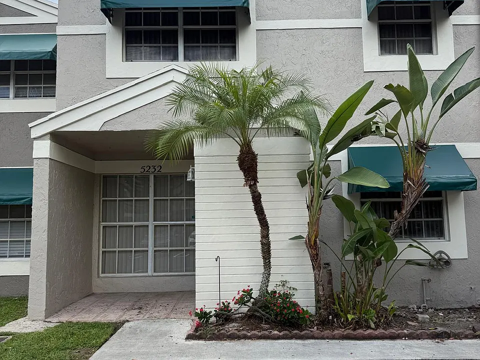 5232 SW 122nd Ter #5232