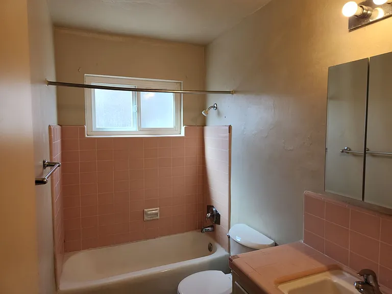 1131 E Lexington Ave — Photo 7