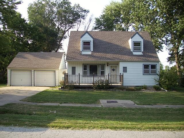 1st image of 704 S 2nd St