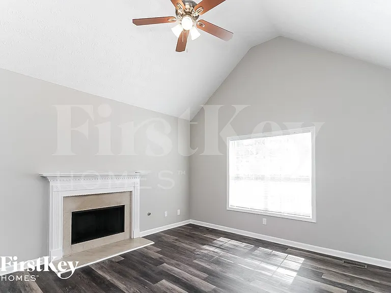 142 N Springs Dr — Photo 3