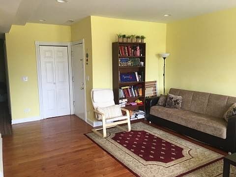 3rd image of 2634 W Glenlake Ave #2D