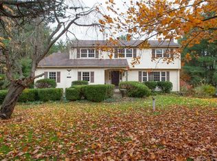 8 Windham Dr, Simsbury, CT 06070