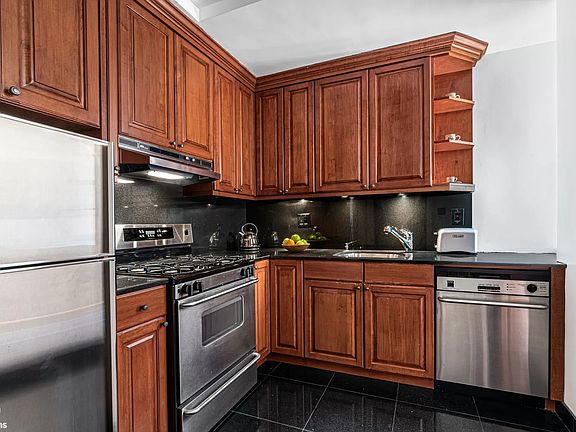 3rd image of 455 E 57th St APT 12A