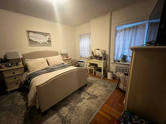 Rented by Salon Realty Corp | media 7