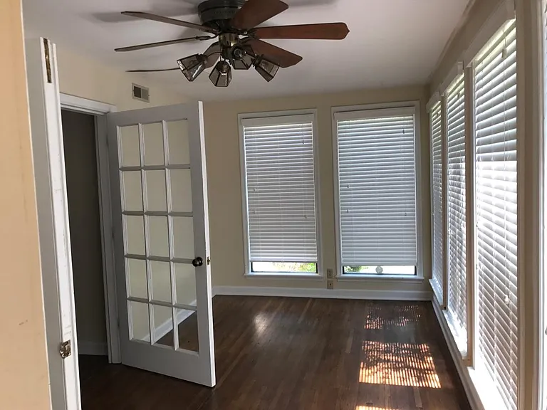 917 E 36th Pl — Photo 6