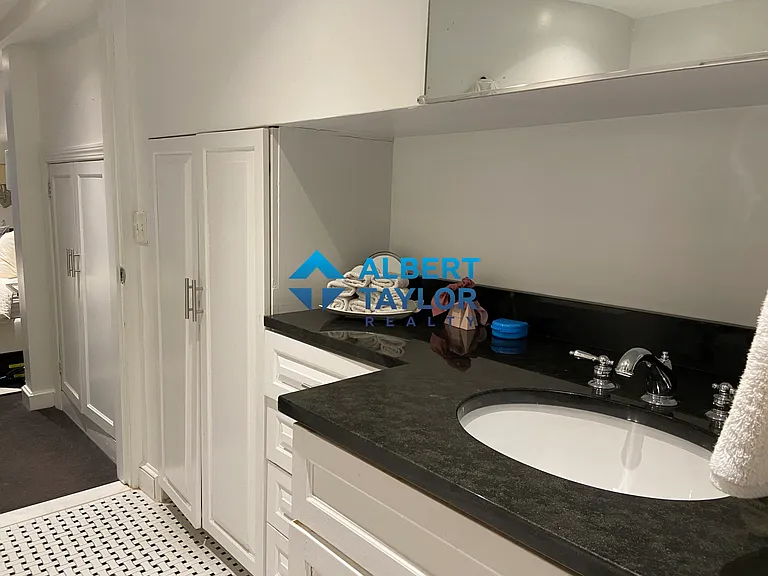 Upstairs Bathroom (Occupied)