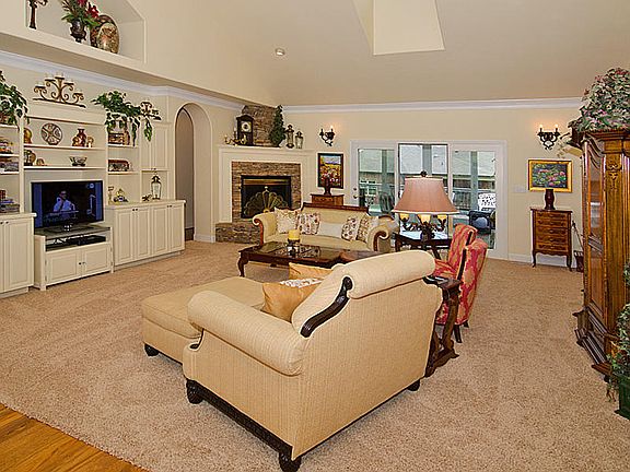 5th image of 225 Osprey Cir
