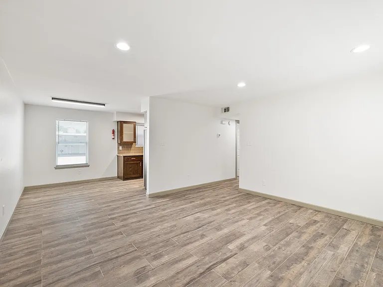 3900 N 6th St #6 — Photo 2