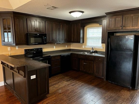 3rd image of 4926 Stonewall Cir