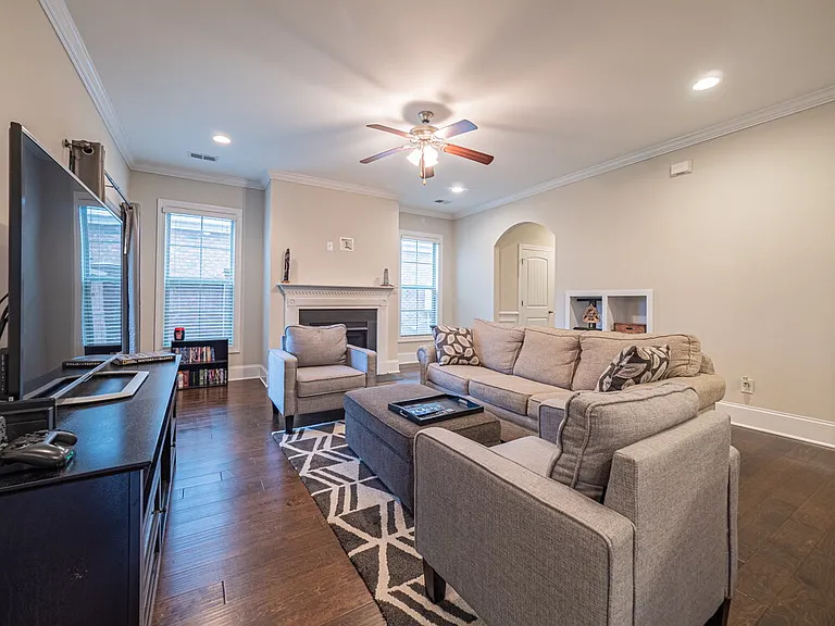 3057 Girard Dr — Photo 15