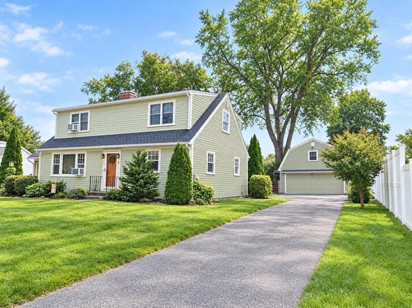 25 Saint Anthony St, Chicopee, MA 01013