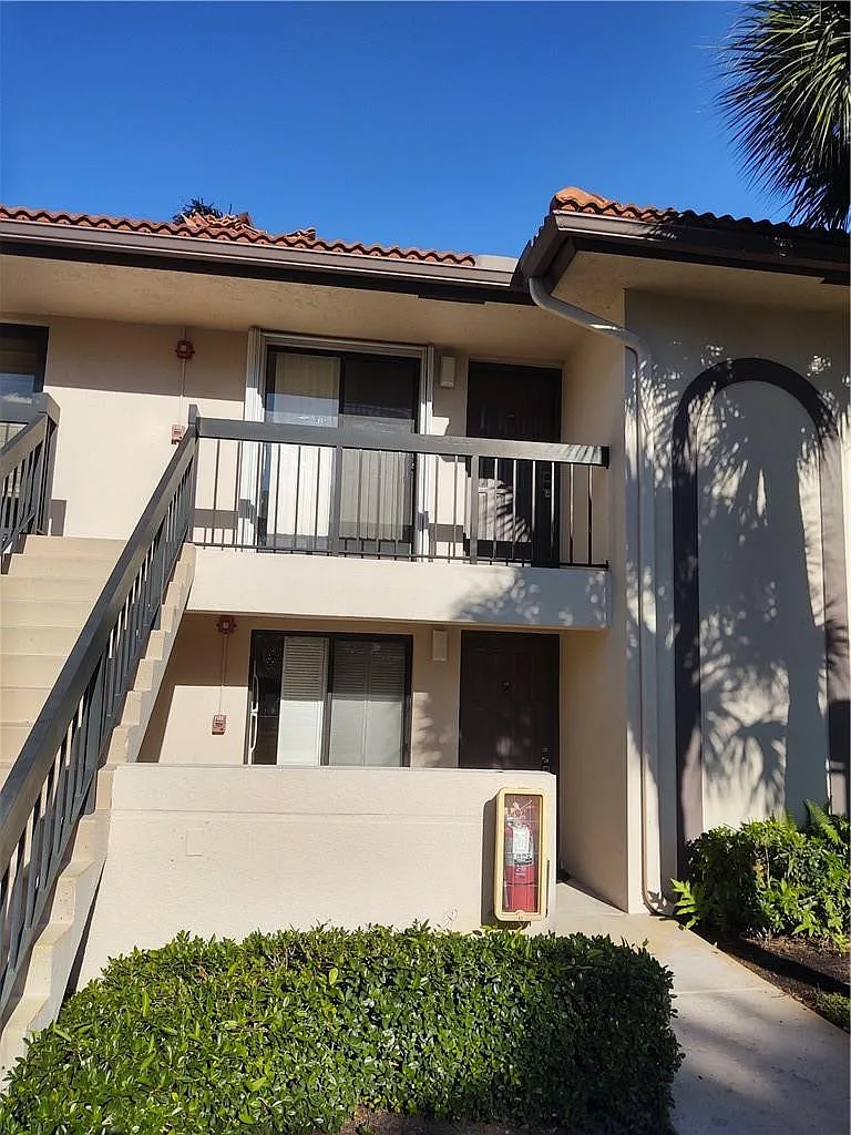 2 bed, 2.0 bath, 1200 sqft, $2,200 — Photo 1
