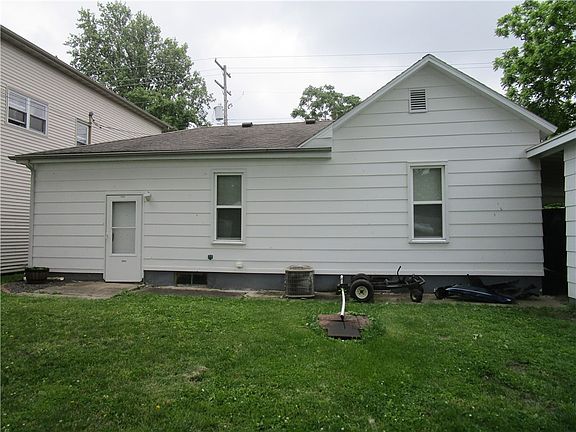2nd image of 602 W 2nd St
