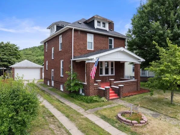 902 Wheeling Ave, Glen Dale, WV 26038