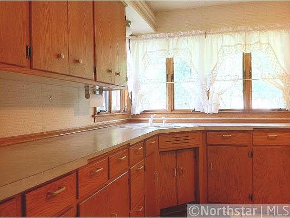 4th image of 2595 Clarence Street
