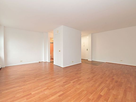 2nd image of 172-70 Highland Ave #7E