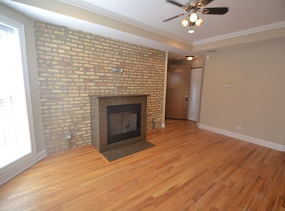 2nd image of 1638 W Greenleaf Ave #46