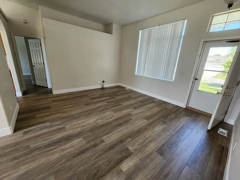 2896 W Elmwood Dr — Photo 8