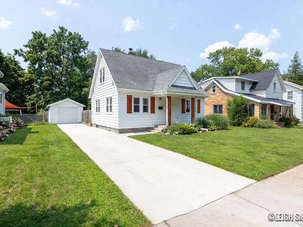 2127 Swensberg Ave NE, Grand Rapids, MI 49505