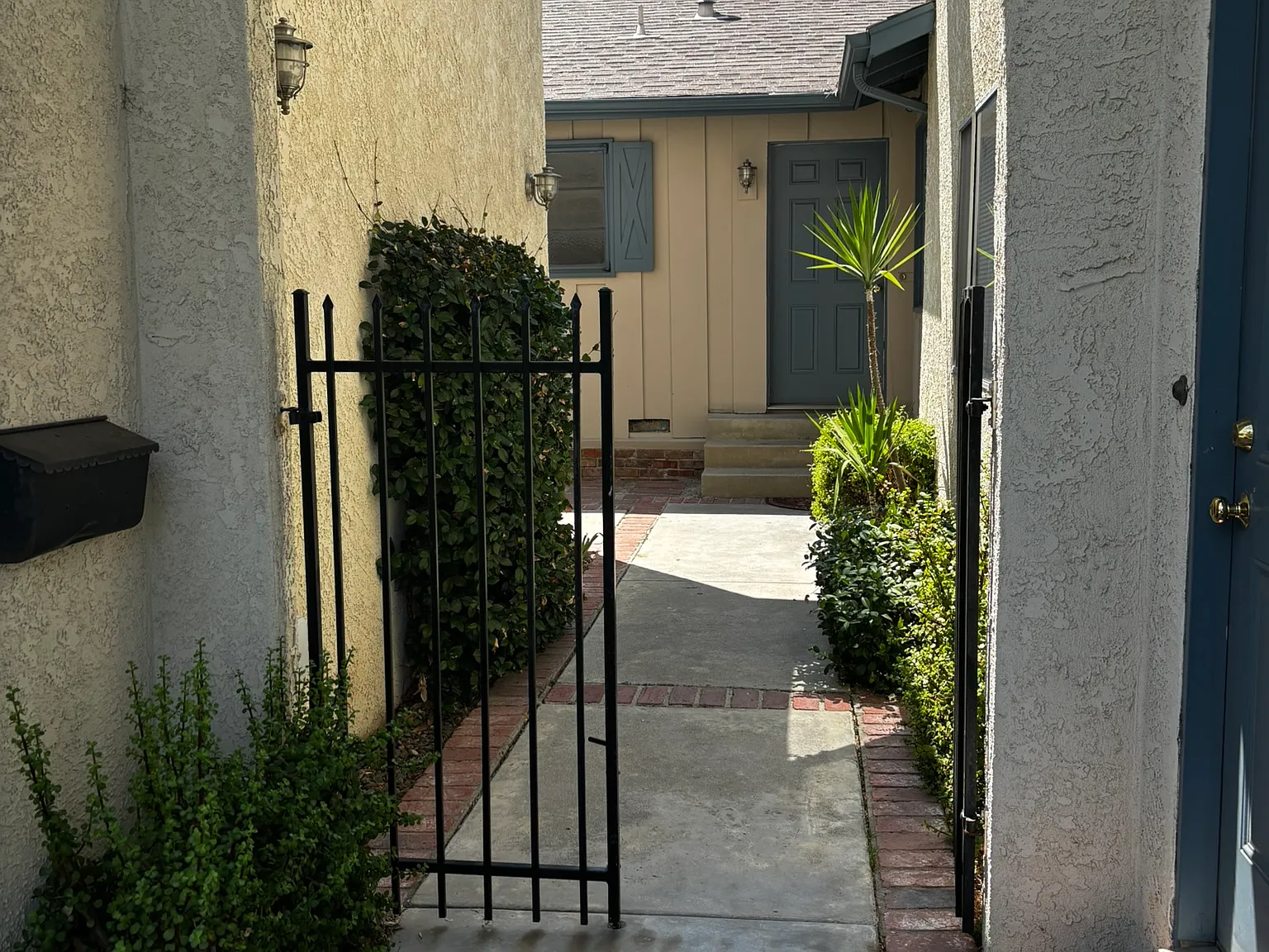 4 bed, 1777 sqft, $4,000 — Photo 2