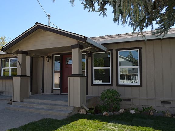 2nd image of 12880 Pioneer St