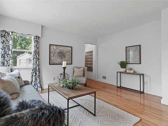 4th image of 24 Roosevelt Pl